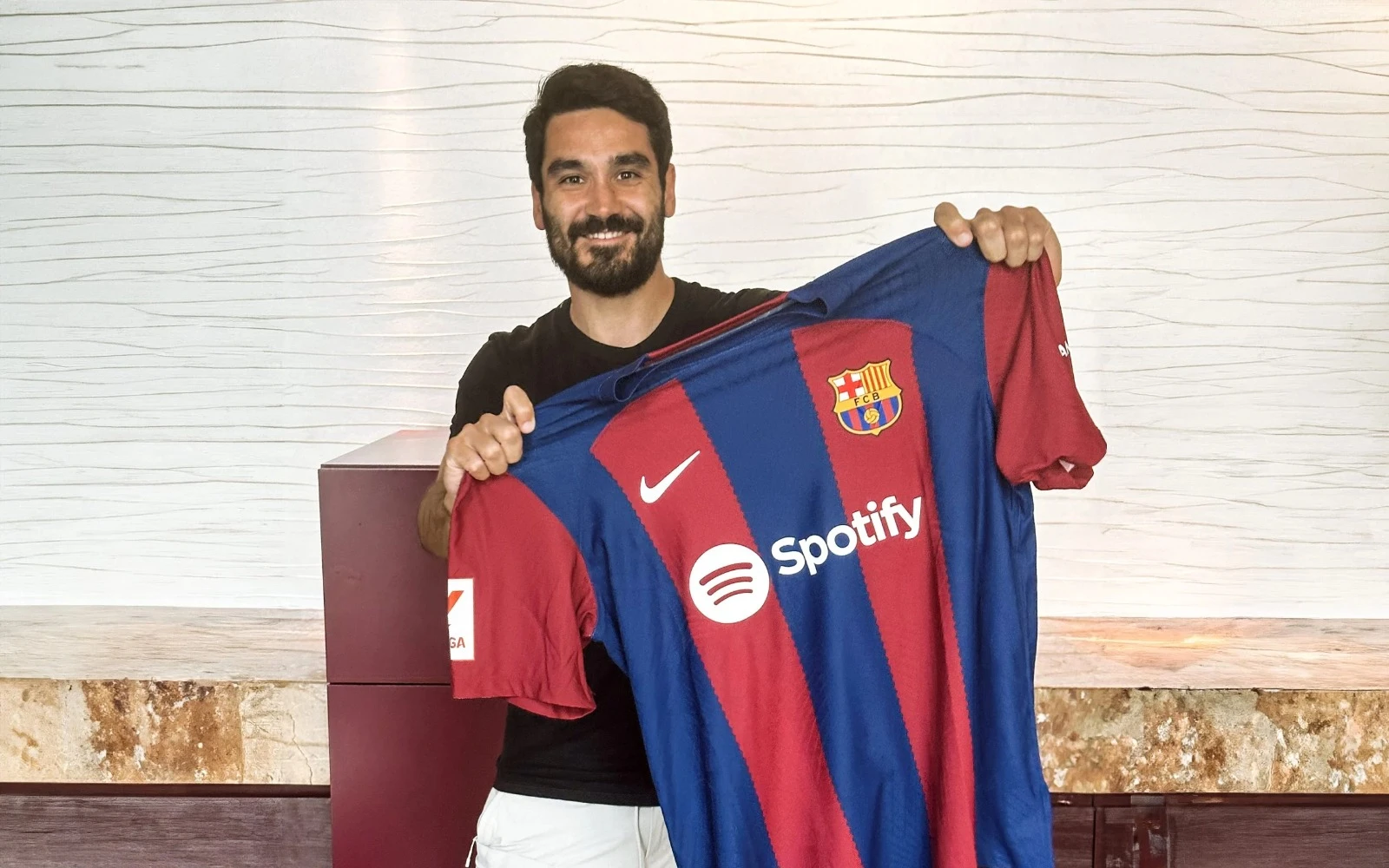 Ilkay Gundogan resmi bergabung dengan Barcelona, ia hengkang dari Manchester City usai antarkan treble winners. (Dok. Barcelona FC)