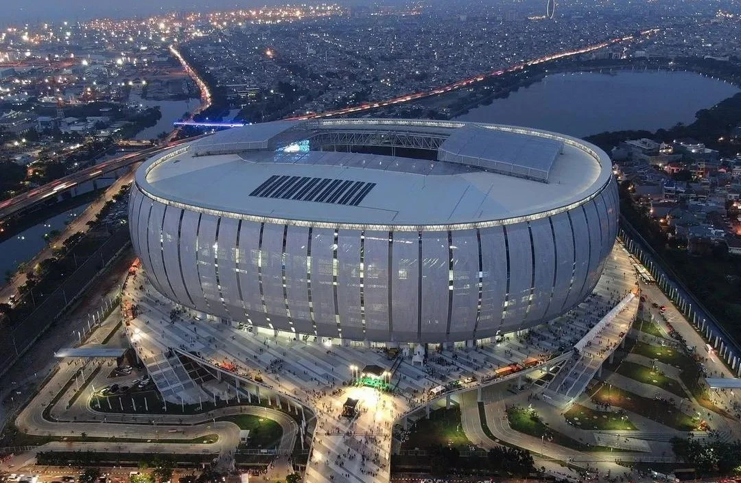 Presiden Jokowi mendorong untuk merenovasi Jakarta International Stadium (JIS) yang belum memenuhi standar. (Instagram @jakarta_stadium)