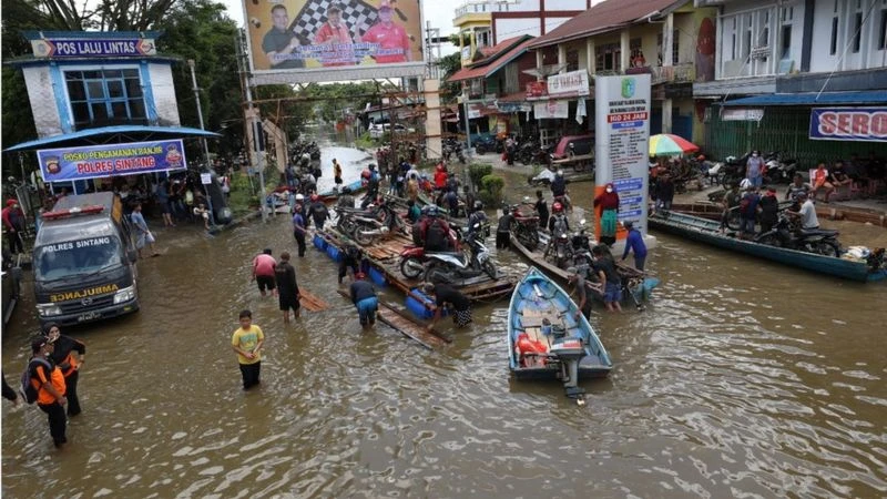 DPRD Kalbar mengimbau Pemda mengantisipasi ancaman dan dampak banjir. (Ilustrasi: Dok. BNPB)