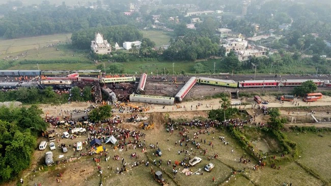 Foto: Tiga Pejabat Departemen Kereta Api India Ditangkap Imbas Kecelakaan yang Tewaskan 275 Jiwa | Pifa Net