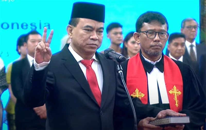 Foto: Mantan Wamen Desa Budi, Resmi Dilantik sebagai Menkominfo | Pifa Net