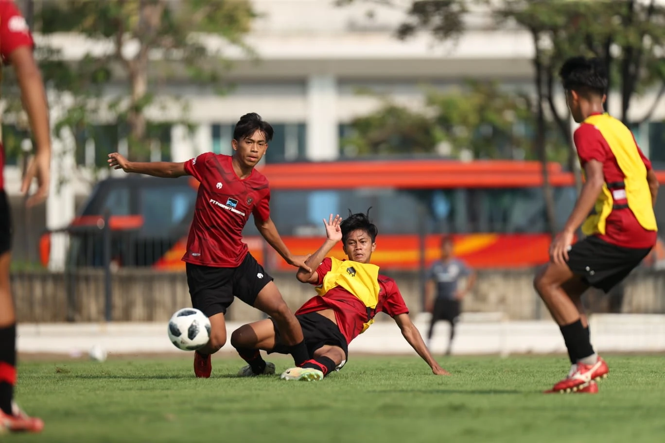Foto: Garuda Asia U-17 Kunjungi Lapangan ABC Senayan untuk Internal Game | Pifa Net