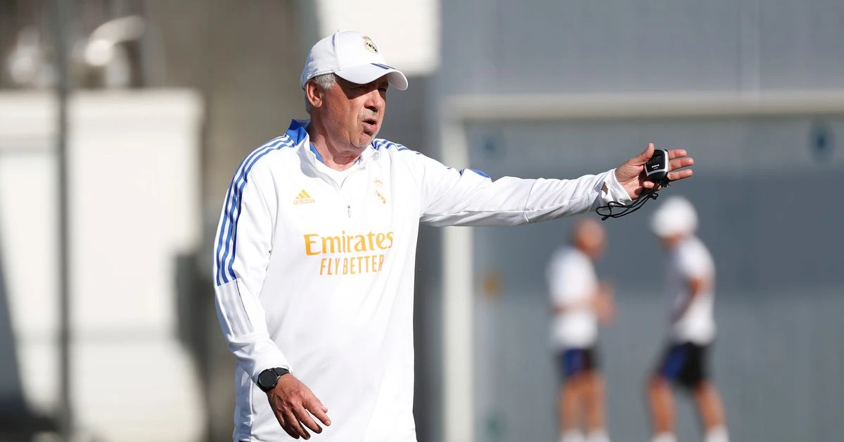 Juru taktik Real Madrid, Carlo Ancelotti, dikabarkan akan melakukan revolusi taktik untuk masim barunya. (Managing Madrid)
