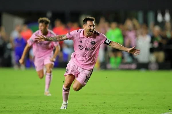 Foto: Debut Gemilang Lionel Messi Bersama Inter Miami, Cetak Gol Kemenangan di Injury Time! | Pifa Net