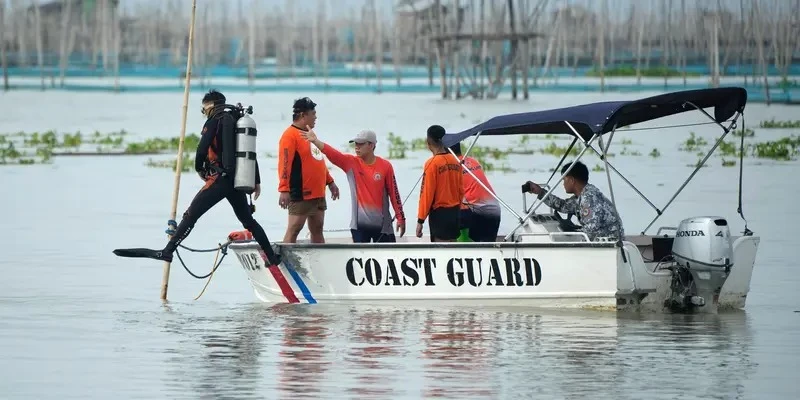 Korban kecelakaan kapal feri akibat diterpa topan di Filipina bertambah jadi 26 orang. (AP Photo)