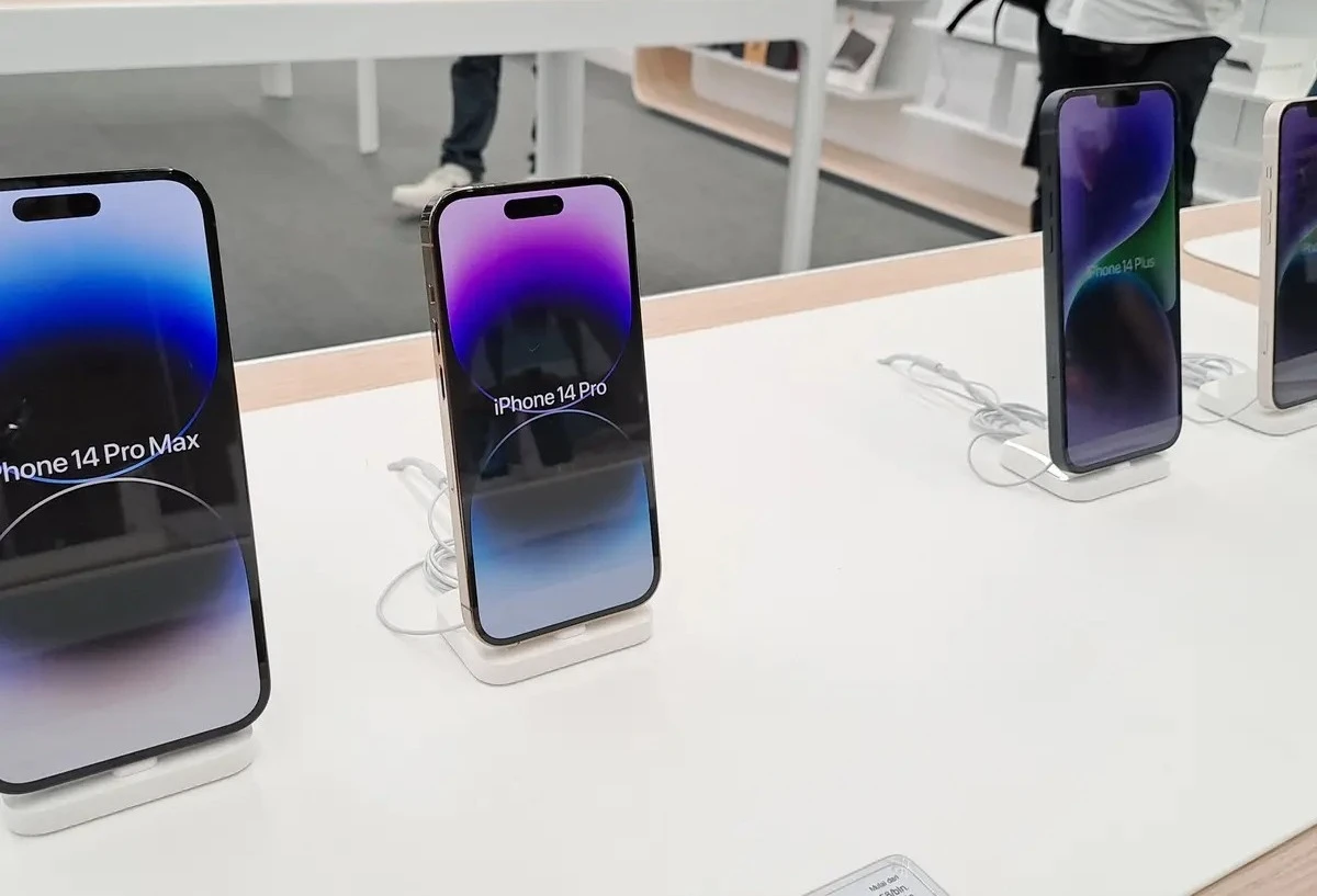 Foto: Suami-Istri di India Jual Anak Kandung Demi Beli iPhone 14 | Pifa Net