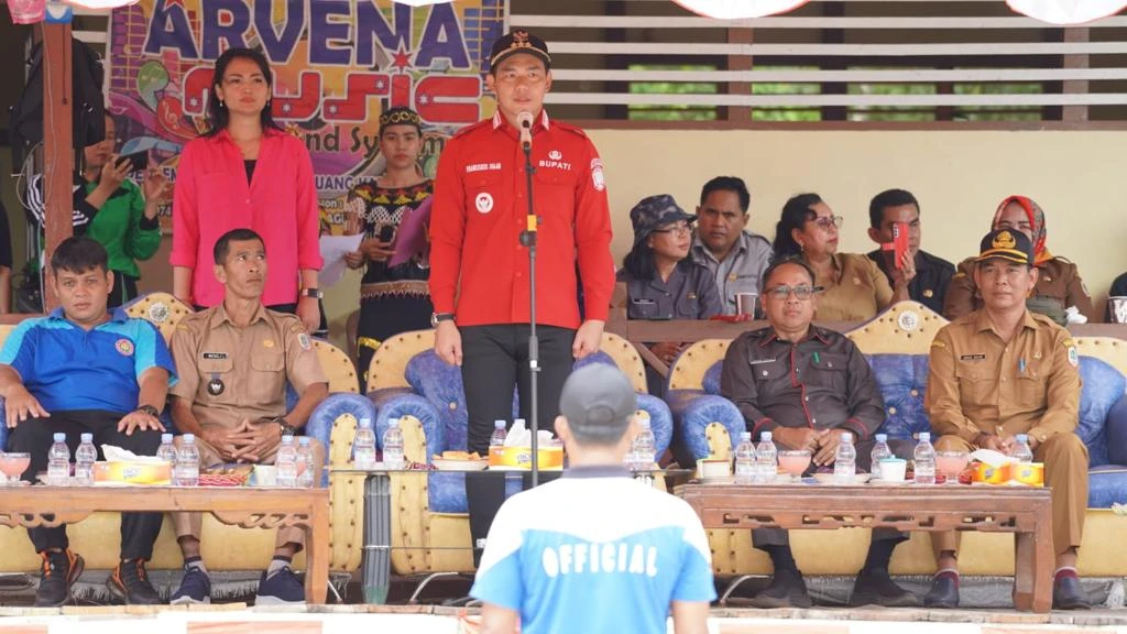 Foto: Bupati Kapuas Hulu Membuka Porseni Se Kecamatan Seberuang | Pifa Net