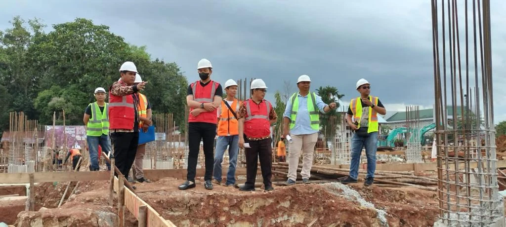 Foto: Bupati Kapuas Hulu Tinjau Progres Pembangunan Gedung Satu Atap | Pifa Net