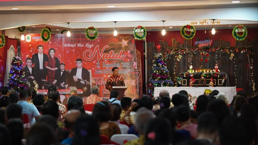 Foto: Bupati Fransiskus Hadiri Perayaan Natal Bersama Umat Paroki Hati Santa Perawan Maria Tak Bernoda Putussibau | Pifa Net
