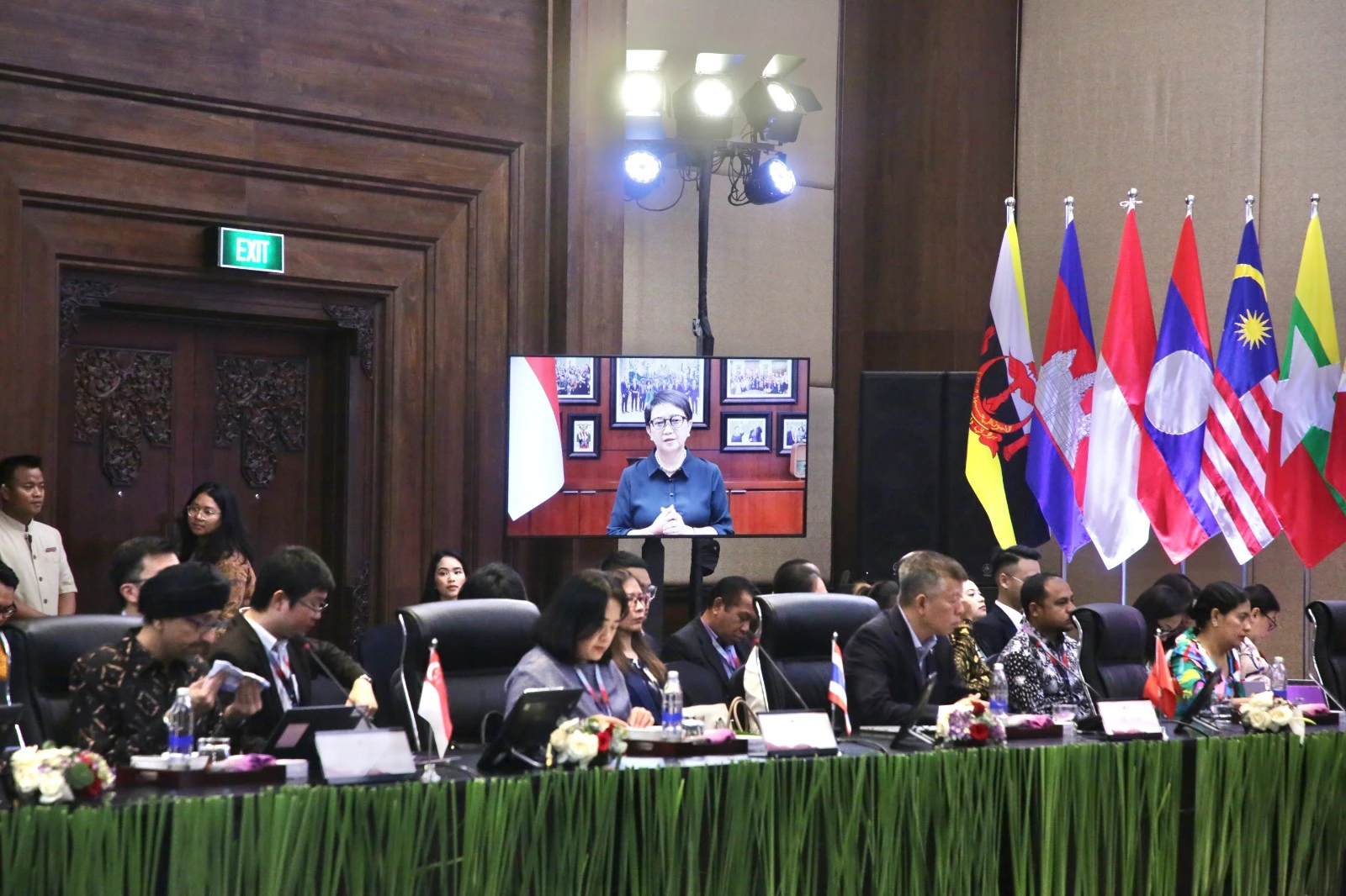 Menteri Luar Negeri Republik Indonesia, Retno L.P. Marsudi menyampaikan pentingnya jaga stabilitas Maritim di Indo-Pasifik di forum the 11th Expanded ASEAN Maritime Forum (EAMF) Bali. (Dok. Kemlu RI)
