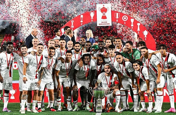 Foto: AC Milan Juara Trofeo Silvio Berlusconi Usai Menang Adu Penalti vs AC Monza | Pifa Net
