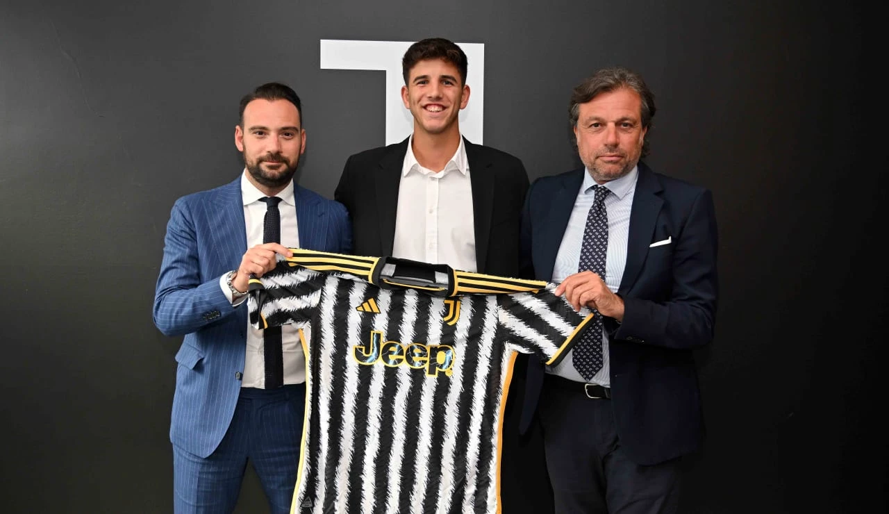 Foto: Resmi! Facundo González Gabung Juventus Kontrak hingga 2026 | Pifa Net