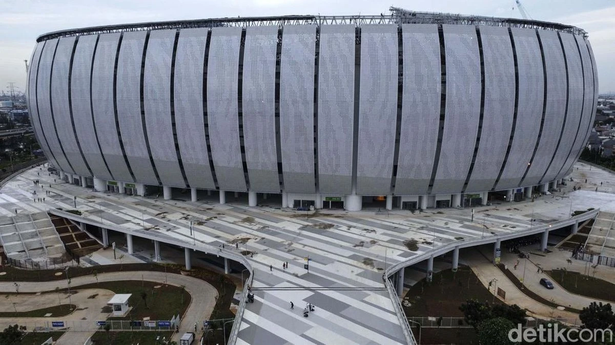 Foto: Stadion JIS Dikebut Perbaikannya Menyusul Catatan FIFA untuk Piala Dunia U-17 | Pifa Net