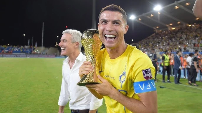 Foto: Cristiano Ronaldo Sang Jagoan Al Nassr, Simak Perjalanan Gemilangnya di Arab! | Pifa Net