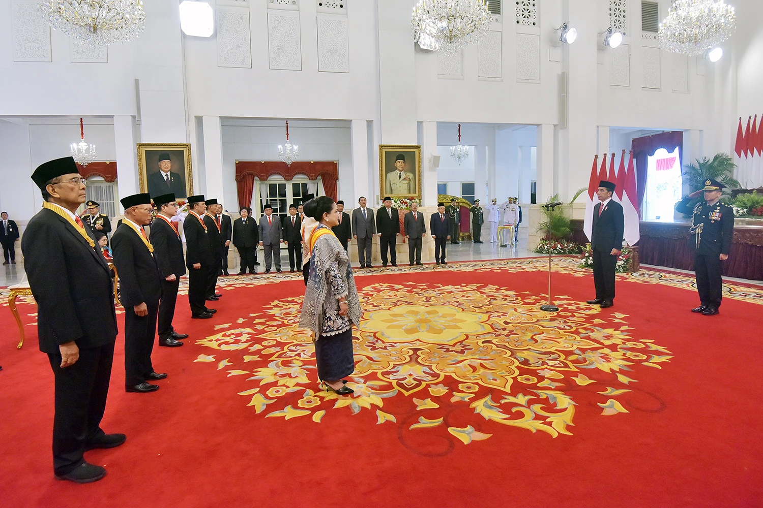 Foto: Presiden Anugerahkan Tanda Kehormatan untuk 18 Tokoh, Salah Satunya Iriana Jokowi | Pifa Net