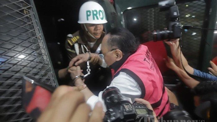 Foto: Anggota DPR RI F-PDIP,  Ismail Thomas Ditahan Kejaksaan Agung Terkait Kasus Korupsi | Pifa Net