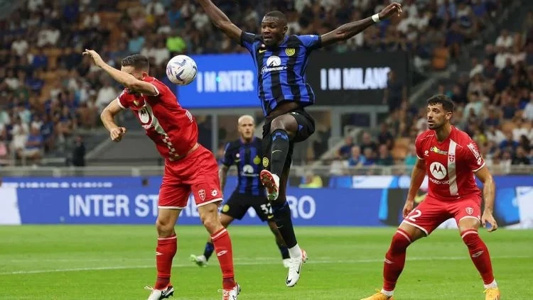 Inter Milan memulai laga perdana Italia dengan skor 2-0 atas AC Monza, Lautaro Martinez cetak brace. (Reuters)