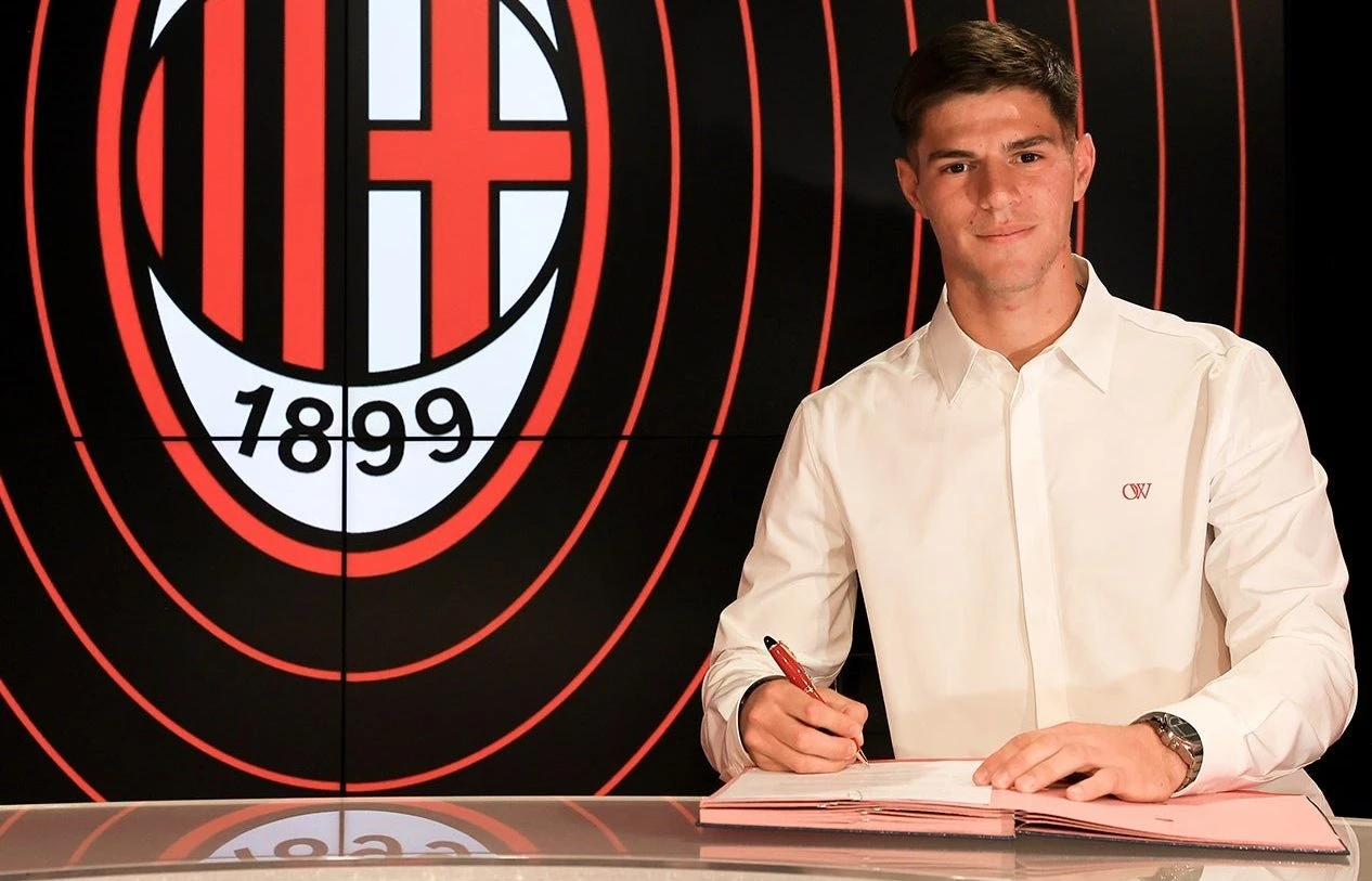 Foto: Marco Pellegrino Resmi Gabung AC Milan hingga 2028 | Pifa Net