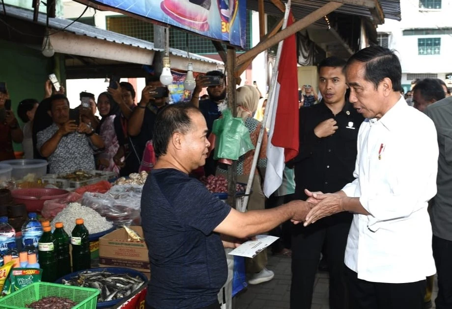 Foto: Presiden Jokowi Tinjau Harga Kebutuhan Pokok, Jokowi: Harganya Baik | Pifa Net