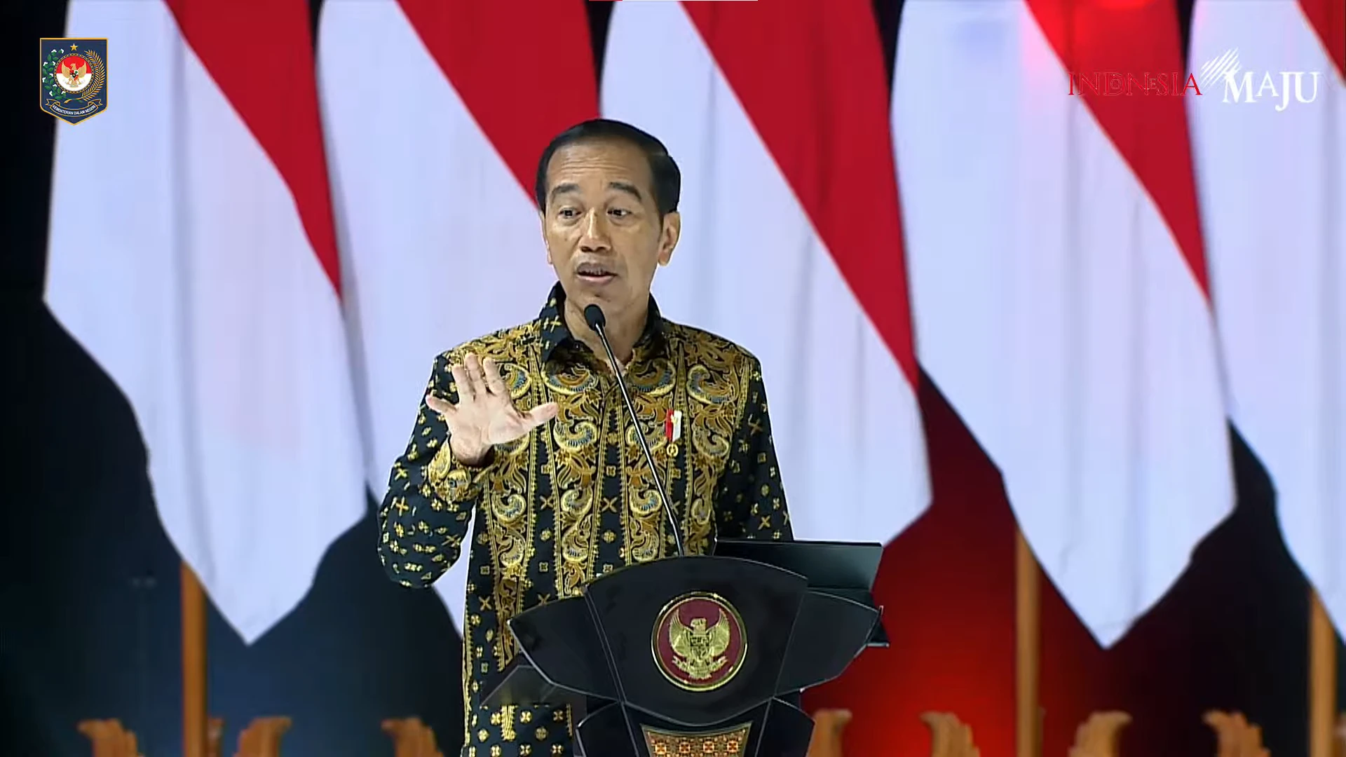 Presiden Jokowi menyampaikan pesan ke relawannya untuk tidak terburu-buru terkait Pemilu 2024. (Dok. BPSDM Kemendagri)