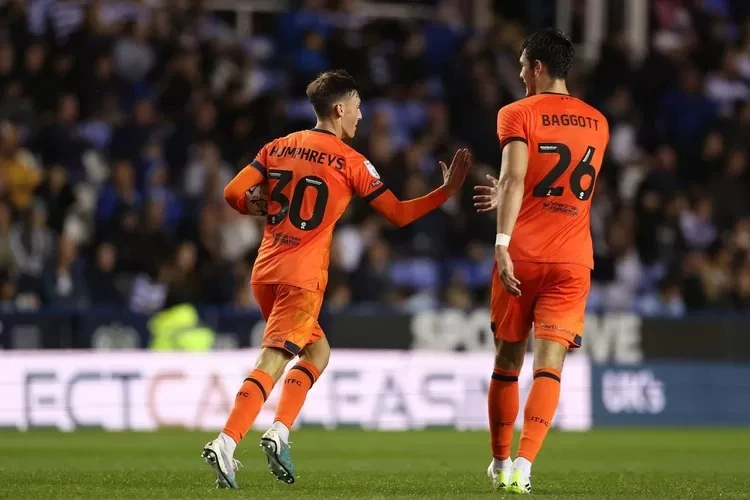 Foto: Ipswich Town Menang 3-1 dalam Adu Penalti vs Reading di Piala Liga Inggris 2023/2024 | Pifa Net