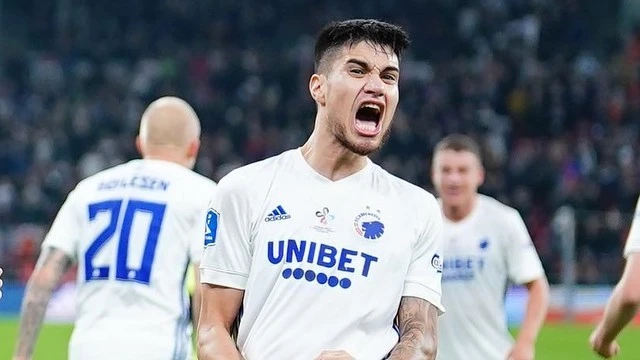 Pemain berdarah Indonesia-Belanda, Kevin Diks sukses membawa timnya FC Copenhagen lolos ke fase Grup UCL. (Getty Images)