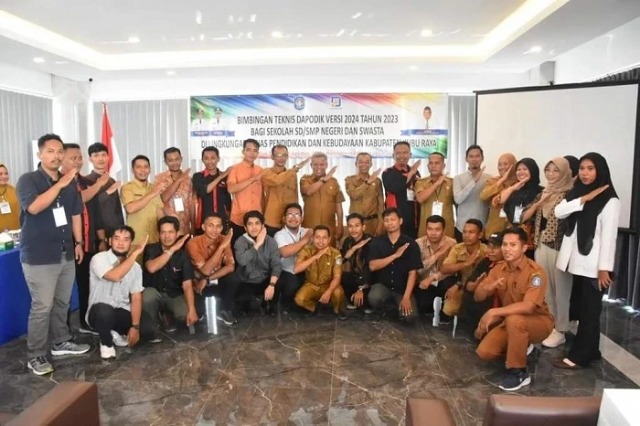 Foto: Buka Bimtek Dapodik, Bupati Muda: Data Valid Kunci Utama Pendidikan yang Sukses | Pifa Net