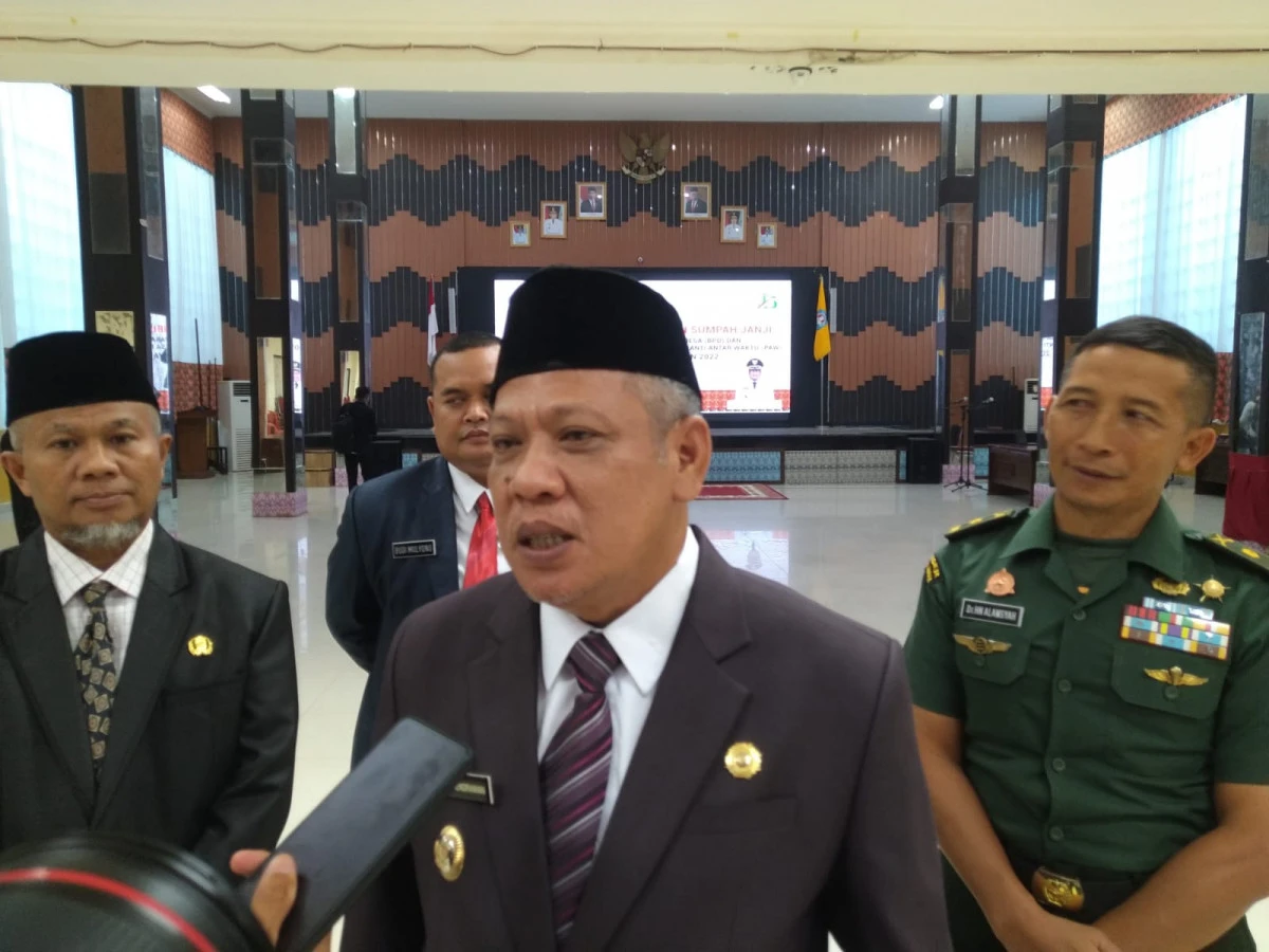 Bupati Kubu Raya Muda, Mahendrawan, berharap Kades PAW dan Anggota BPD mendorong kemajuan desa. (Jurnalis.co.id)