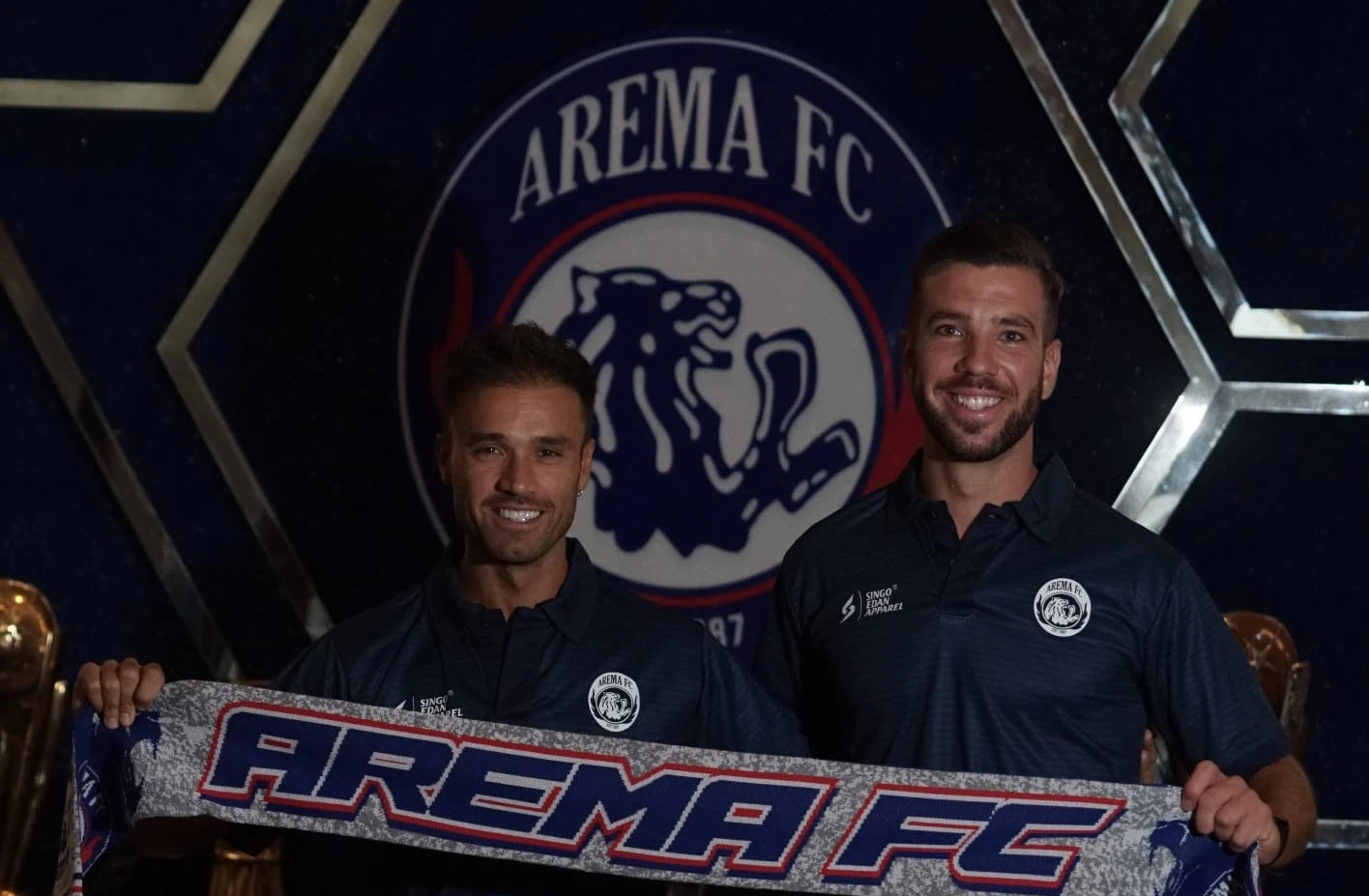 Foto: Arema FC Perkenalkan Dua Asisten Pelatih Baru Asal Portugal  untuk Tingkatkan Kinerja Tim | Pifa Net