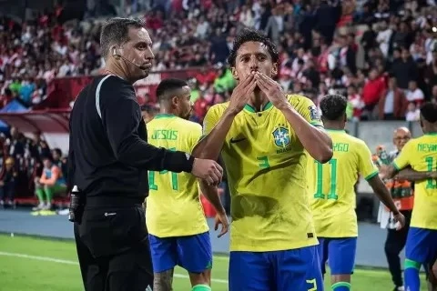 Selebrasi gol kemenangan Brasil yang dicetak oleh Marquinhos pada menit akhir pertandingan vs Peru. (Instagram @marquinhosm5)