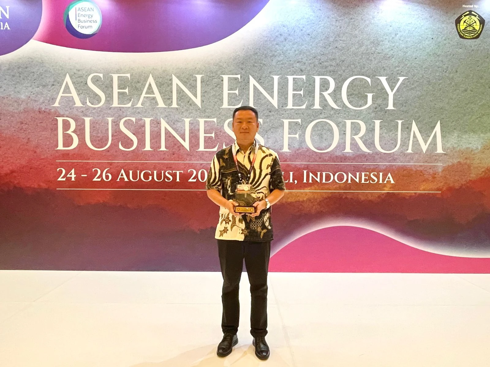 Foto: WHW Terima Dua Penghargaan Bidang Lingkungan Tingkat Kalbar dan Regional ASEAN | Pifa Net