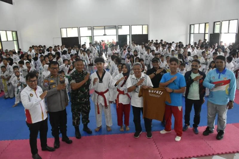 Foto: Bupati Muda Mahendrawan Dorong Atlet Taekwondo Menuju Puncak Prestasi | Pifa Net