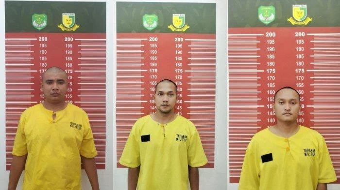 Praka RM dan rekan-rekannya ternyata sudah 14 kali melakukan pemerasan kepada pedagang obat yang dianiayanya. (Dok. TNI)