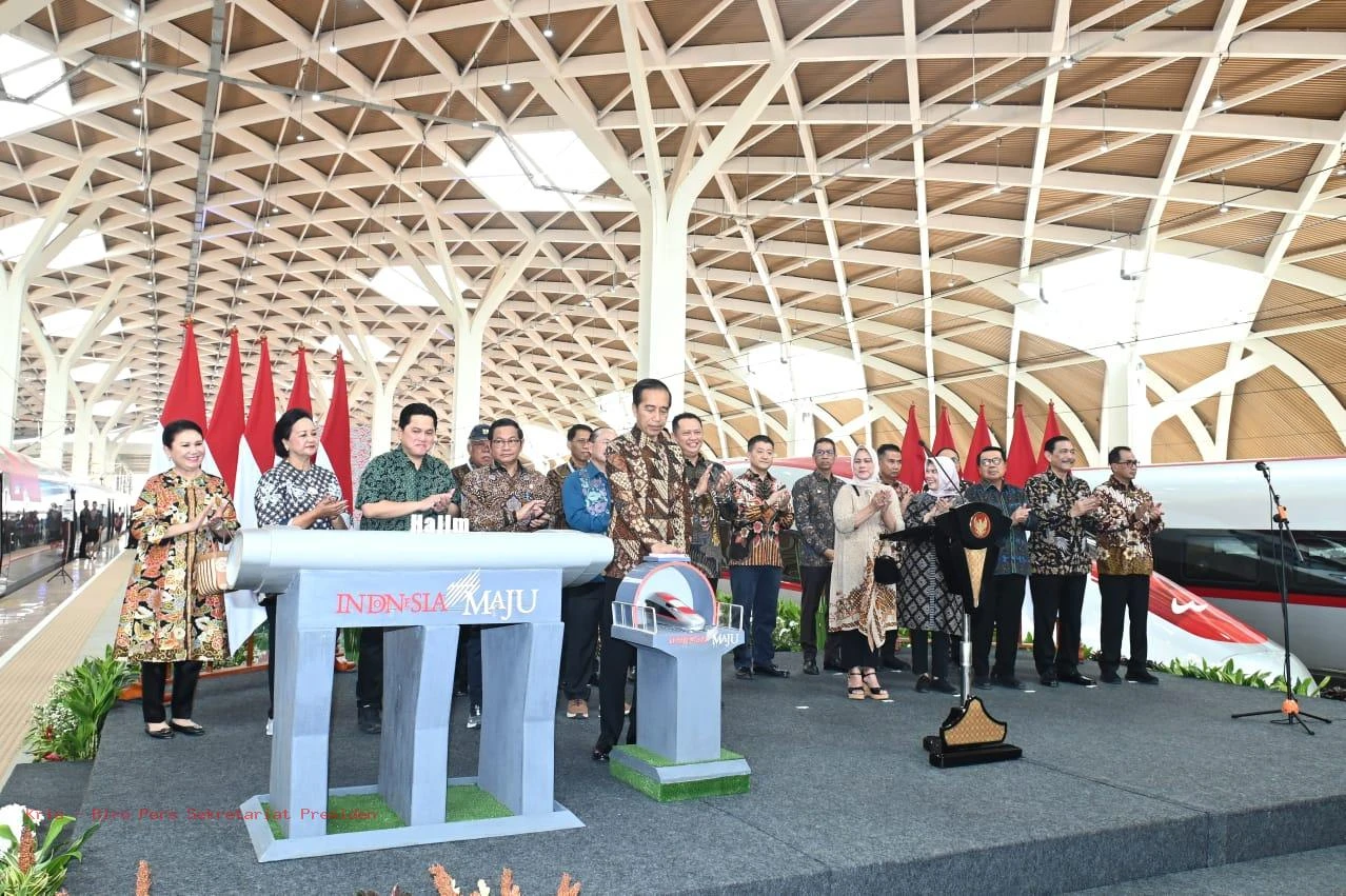Foto: Presiden Jokowi Resmikan Whoosh! Kereta Berkecepatan Tinggi Pertama di Indonesia dan Asia Tenggara | Pifa Net