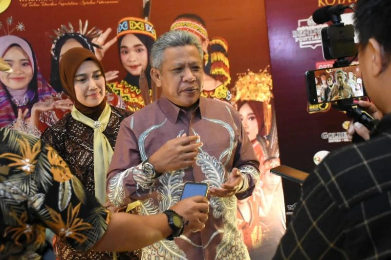 Foto: Muda Mahendrawan Ajak Masyarakat Gunakan Batik di Setiap Kesempatan | Pifa Net