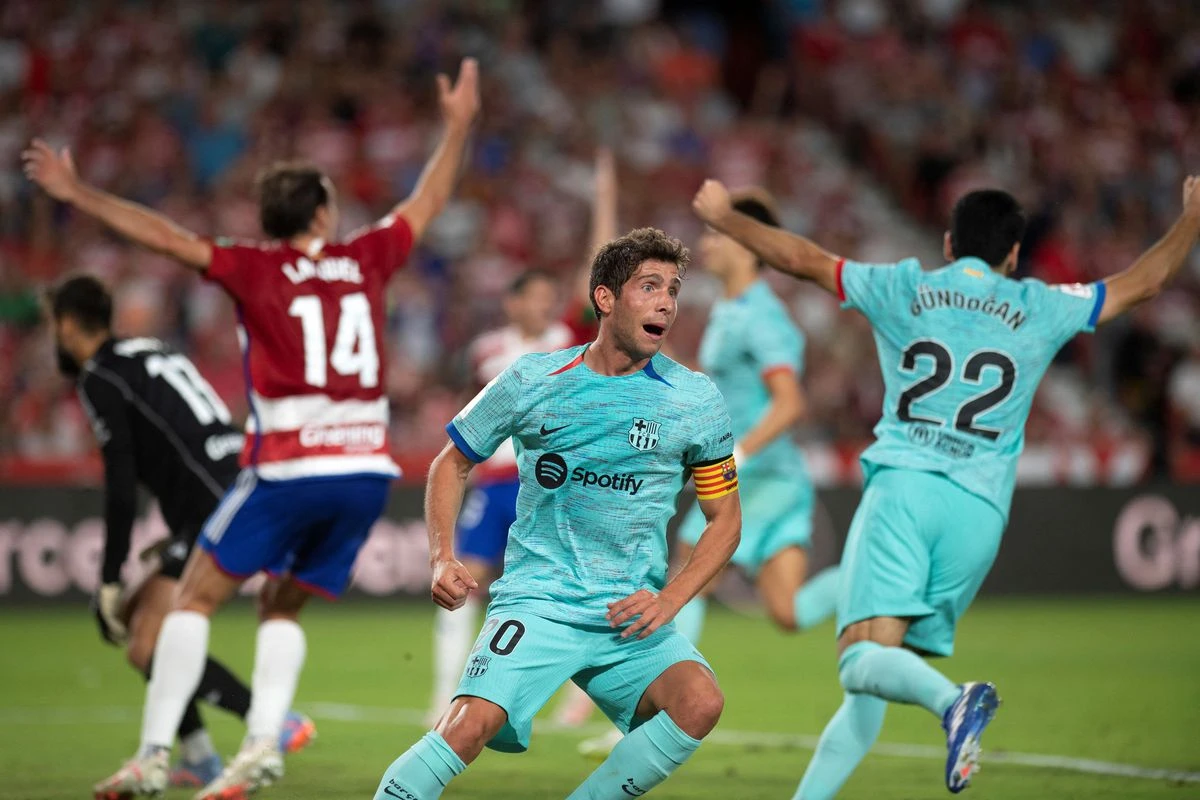 Foto: Laga Imbang Penuh Drama di Los Carmenes, Granada Geser Barcelona di Puncak | Pifa Net