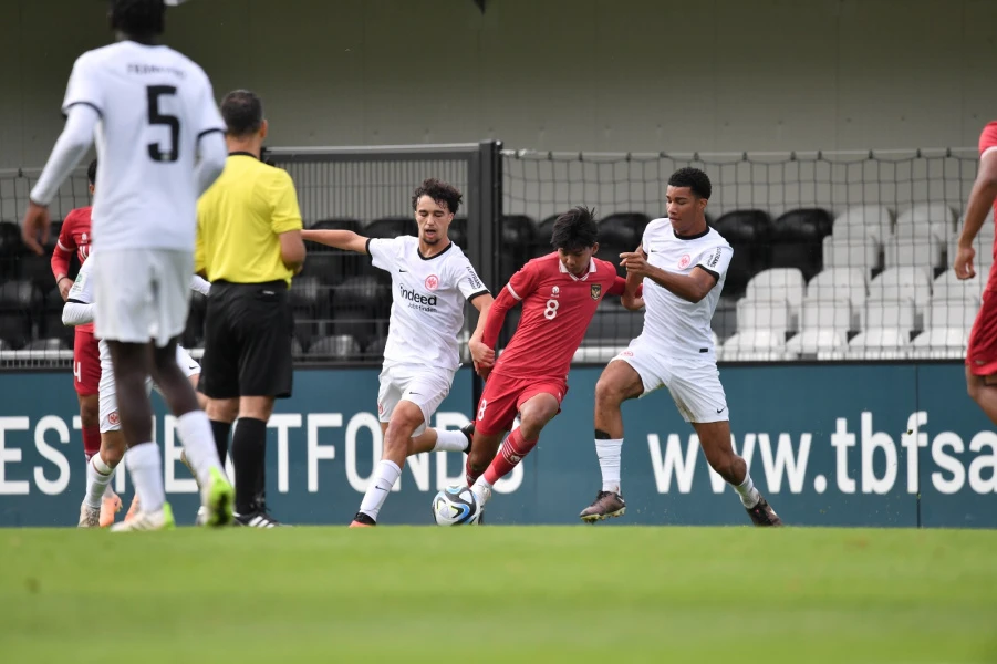 Foto: Uji Coba Pahit Timnas U-17 Indonesia, Ditekuk Eintracht Frankfurt 3-0 | Pifa Net