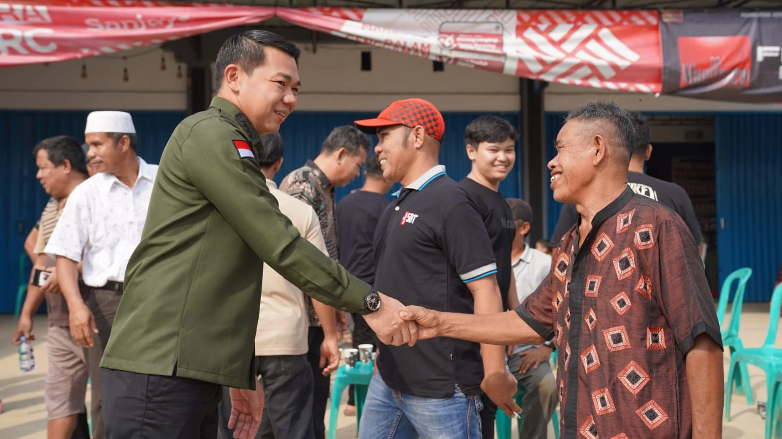 Momen keakraban Bupati Kapuas Hulu, Fransiskus Diaan, di acara Coffee Morning. (Dok. Istimewa)