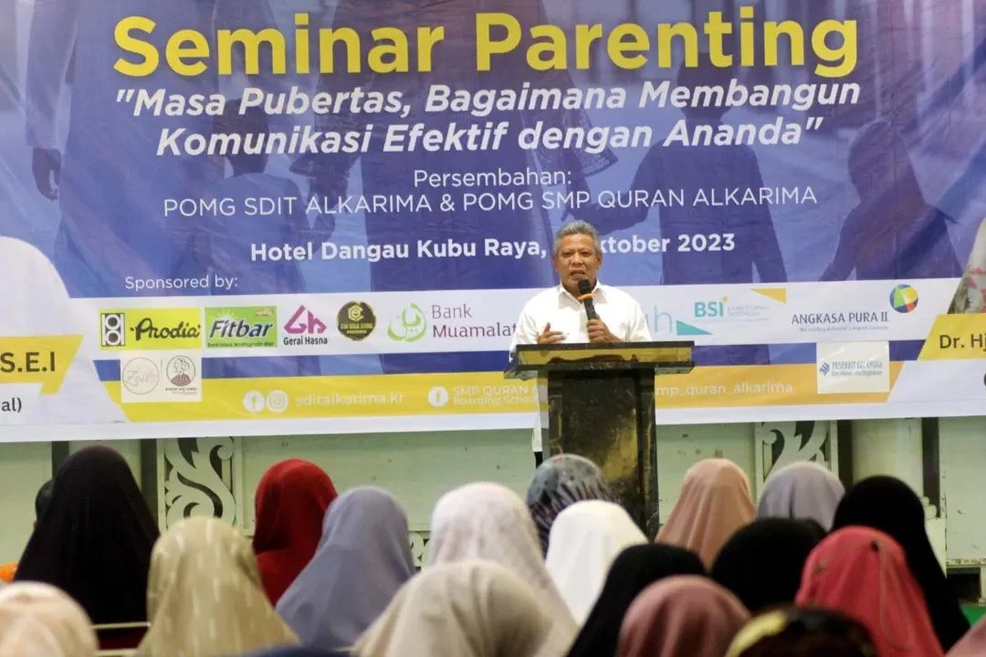 Foto: Hadiri Seminar Parenting, Bupati Muda Akui Cara Pengasuhan Tidak Bisa Dipaksakan Seperti Zaman Dulu | Pifa Net