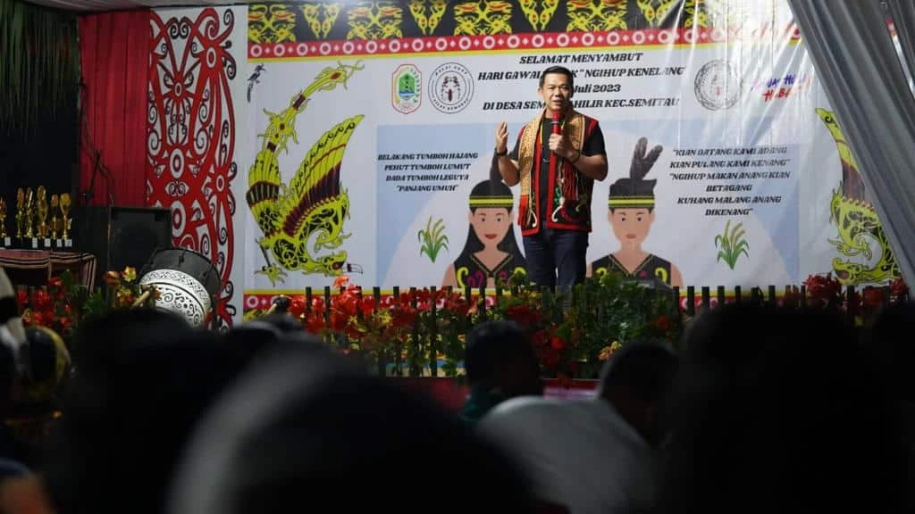 Foto: Tutup Gawai Dayak Ngihup Kenelang, Bupati Fransiskus Diaan Harap Generasi Muda Kenal Adat Istiadat Leluhurnya | Pifa Net