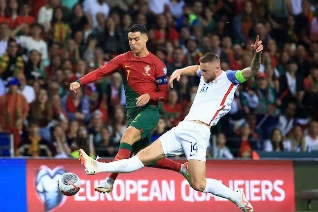 Foto: Portugal Menang Dramatis: Ronaldo Cetak Dua Gol, Kunci Kemenangan 3-2 Lawan Slovakia | Pifa Net