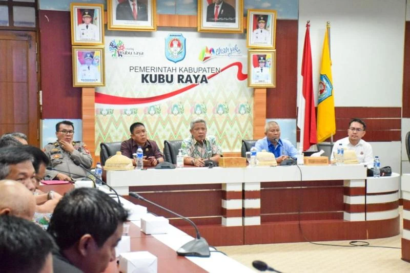 Bupati Kubu Raya, Muda Mahendrawan, menghadiri Rapat Persiapan Pemungutan Suara Pemilihan Kepala Desa (Pilkades) Tahun 2023. (Dok. Prokopim Pemkab Kubu Raya)
