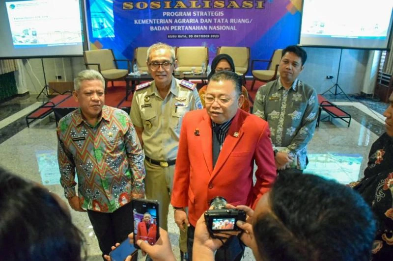 Foto: BPN Berhasil Salurkan Sertifikat Tanah, Bupati Muda Apresiasi Langkah Kepastian Hukum | Pifa Net