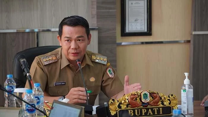 Bupati Kapuas Hulu Fransiskus Diaan meminta agar penambangan emas ilegal ditindak tegas. (Dok. Prokopim Pemkab Kapuas Hulu)