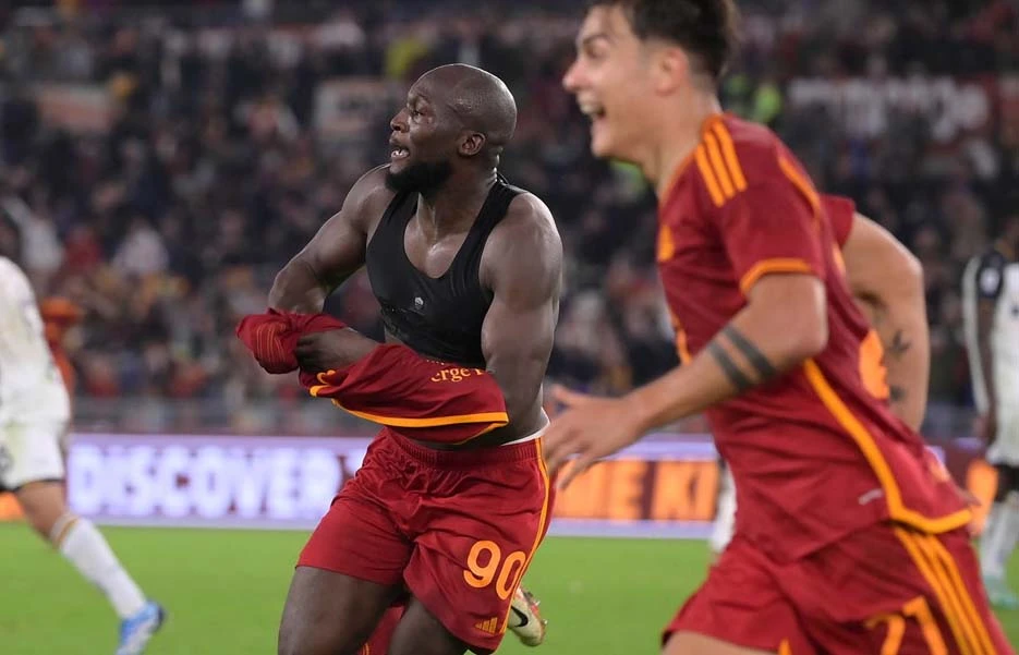Foto: Drama Kemenangan Comeback AS Roma: Dua Gol Maut dalam Dua Menit Terakhir | Pifa Net