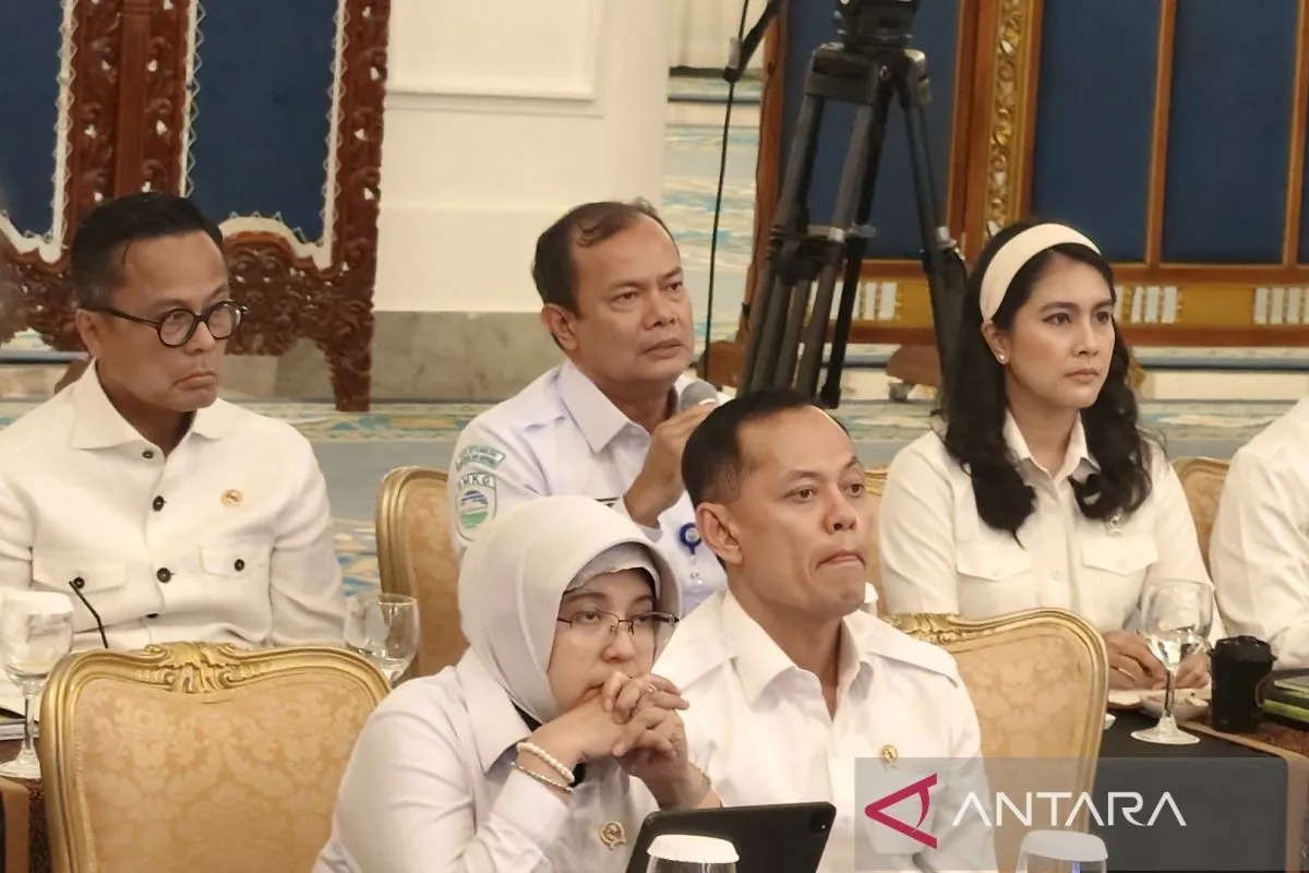 Foto: BMKG Laporkan Ada Tiga Siklon Kepung Indonesia Kepada Prabowo Subianto | Pifa Net
