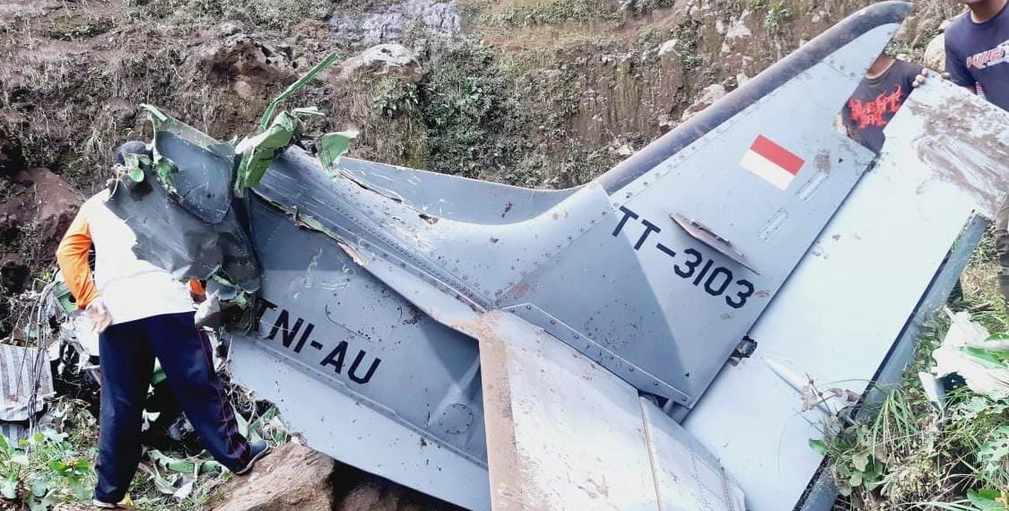 Foto: 2 Pesawat Tempur TNI AU Jatuh di Taman Nasional Bromo | Pifa Net