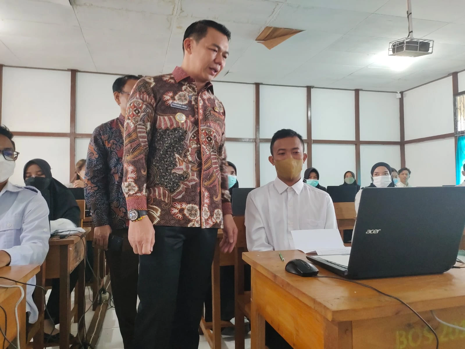 Foto: Bupati Fransiskus Diaan Awasi Langsung Proses Seleksi PPPK di Kapuas Hulu | Pifa Net