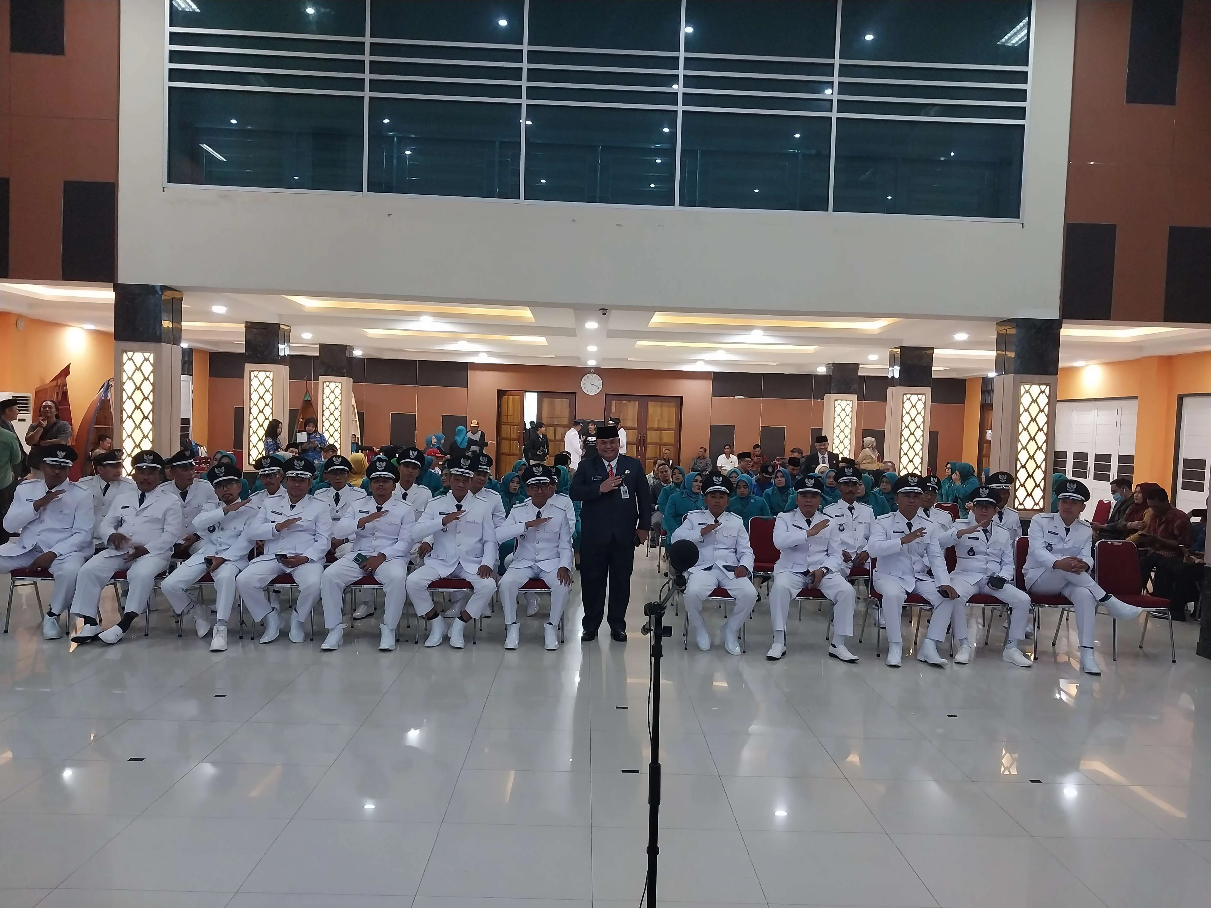 Foto: Bupati Kubu Raya Muda Mahendrawan Dorong Kepala Desa Memahami Arti Kepemimpinan | Pifa Net