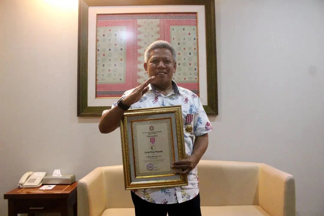 Foto: Terima Penghargaan Dwija Praja Utama, Bupati Muda Sebut itu Kado dan Kebahagiaan Bagi Warga Kubu Raya | Pifa Net